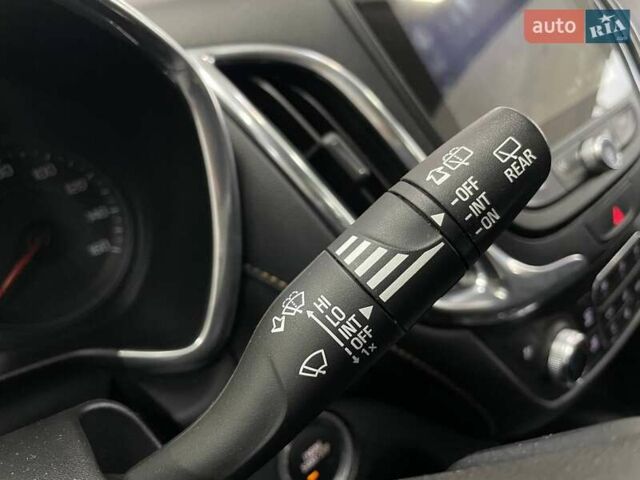 Білий Шевроле Еквінокс, об'ємом двигуна 2 л та пробігом 123 тис. км за 18990 $, фото 32 на Automoto.ua