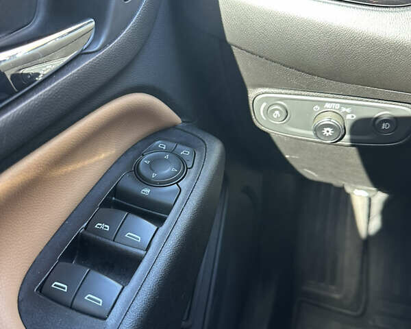 Белый Шевроле Эквинокс, объемом двигателя 2 л и пробегом 43 тыс. км за 21000 $, фото 14 на Automoto.ua