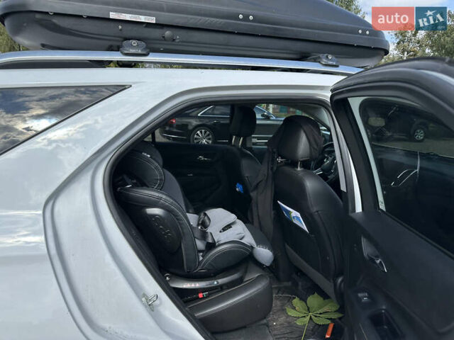 Белый Шевроле Эквинокс, объемом двигателя 2 л и пробегом 65 тыс. км за 18500 $, фото 4 на Automoto.ua