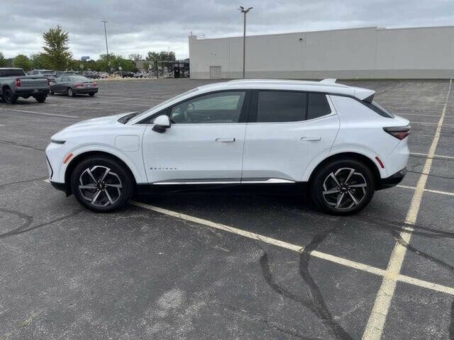 Белый Шевроле Эквинокс, объемом двигателя 0 л и пробегом 8 тыс. км за 23000 $, фото 4 на Automoto.ua