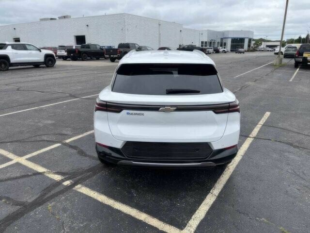 Белый Шевроле Эквинокс, объемом двигателя 0 л и пробегом 8 тыс. км за 23000 $, фото 6 на Automoto.ua