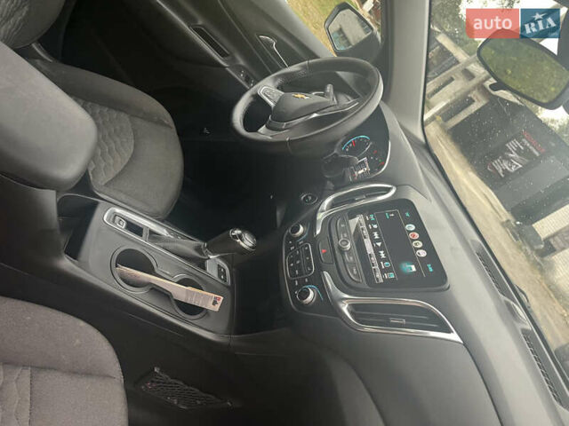 Серый Шевроле Эквинокс, объемом двигателя 2 л и пробегом 150 тыс. км за 12500 $, фото 7 на Automoto.ua