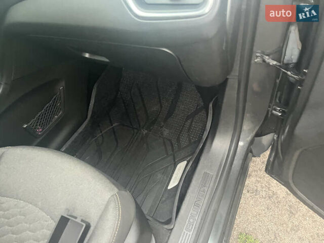 Серый Шевроле Эквинокс, объемом двигателя 2 л и пробегом 150 тыс. км за 12500 $, фото 6 на Automoto.ua