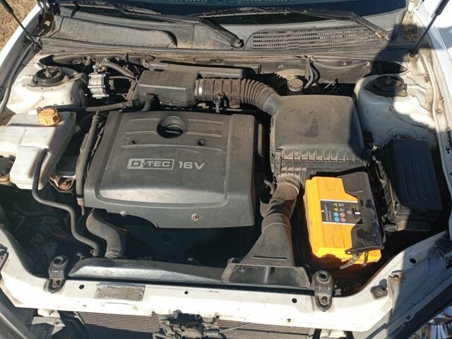 Белый Шевроле Эванда, объемом двигателя 2 л и пробегом 226 тыс. км за 3000 $, фото 4 на Automoto.ua