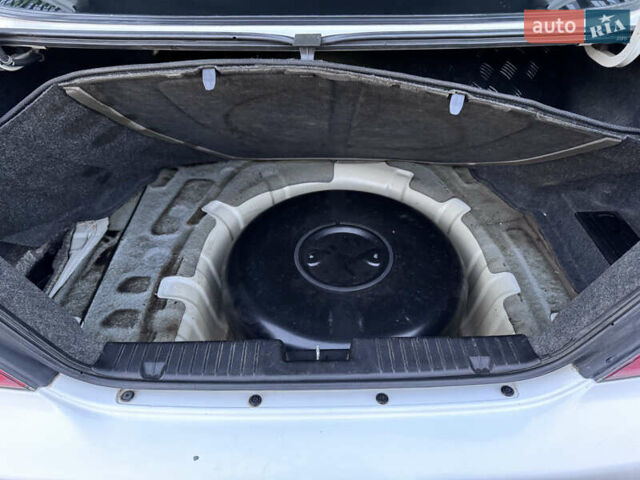 Белый Шевроле Эванда, объемом двигателя 2 л и пробегом 257 тыс. км за 4400 $, фото 16 на Automoto.ua