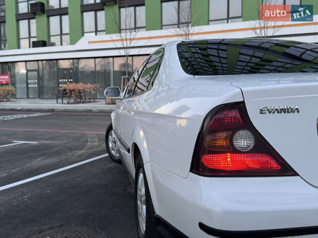 Белый Шевроле Эванда, объемом двигателя 2 л и пробегом 257 тыс. км за 4400 $, фото 7 на Automoto.ua