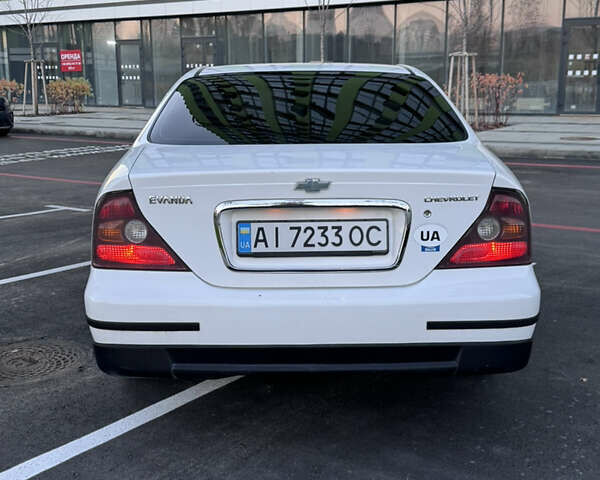 Белый Шевроле Эванда, объемом двигателя 2 л и пробегом 257 тыс. км за 4400 $, фото 6 на Automoto.ua