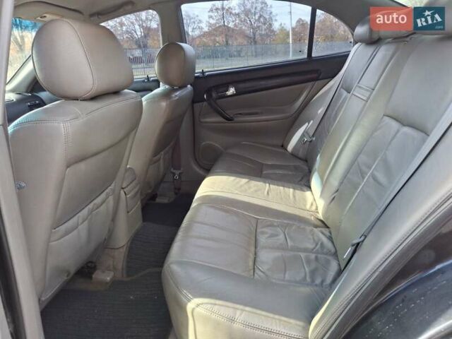 Чорний Шевроле Еванда, об'ємом двигуна 2 л та пробігом 280 тис. км за 3899 $, фото 8 на Automoto.ua