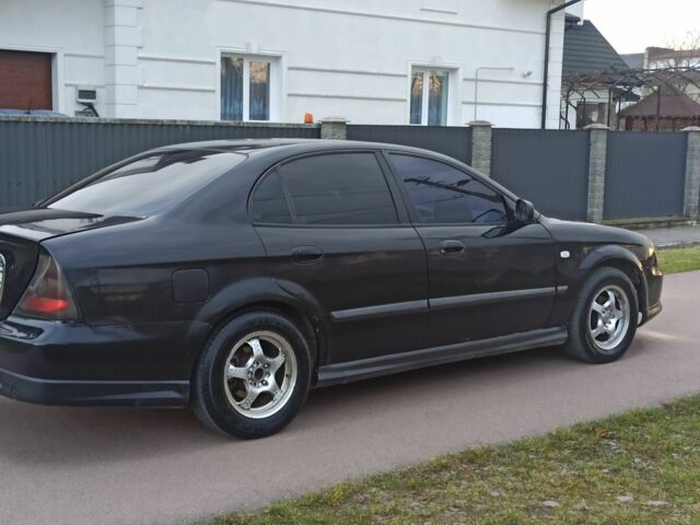 Черный Шевроле Эванда, объемом двигателя 0 л и пробегом 300 тыс. км за 2200 $, фото 3 на Automoto.ua