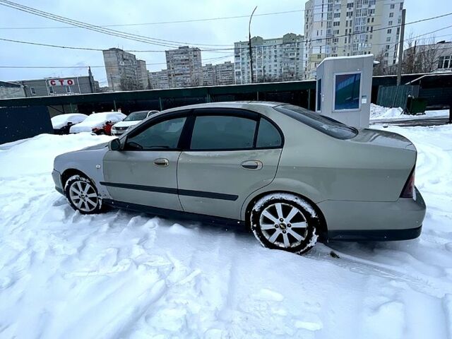 Шевроле Еванда, об'ємом двигуна 2 л та пробігом 268 тис. км за 2800 $, фото 4 на Automoto.ua