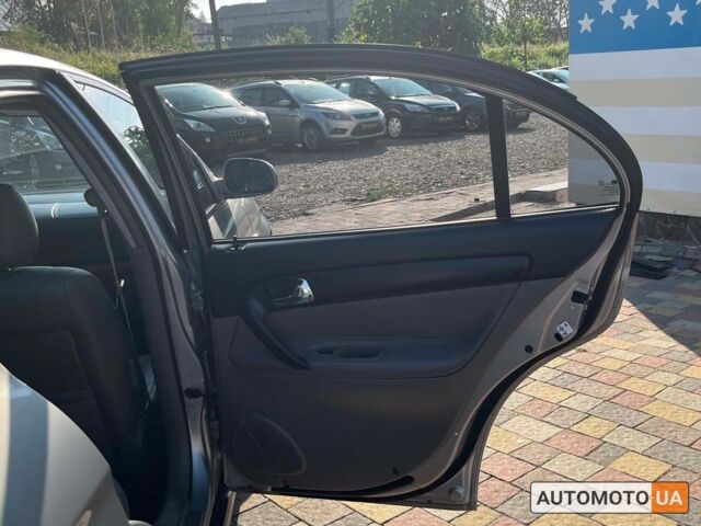 Серый Шевроле Эванда, объемом двигателя 2 л и пробегом 232 тыс. км за 4400 $, фото 16 на Automoto.ua