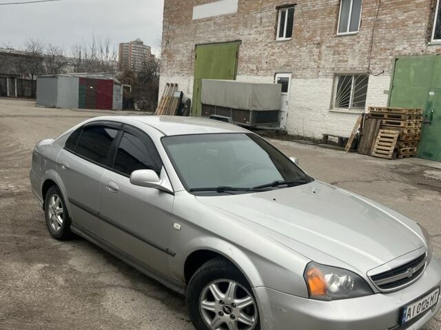 Серый Шевроле Эванда, объемом двигателя 2 л и пробегом 298 тыс. км за 3700 $, фото 1 на Automoto.ua