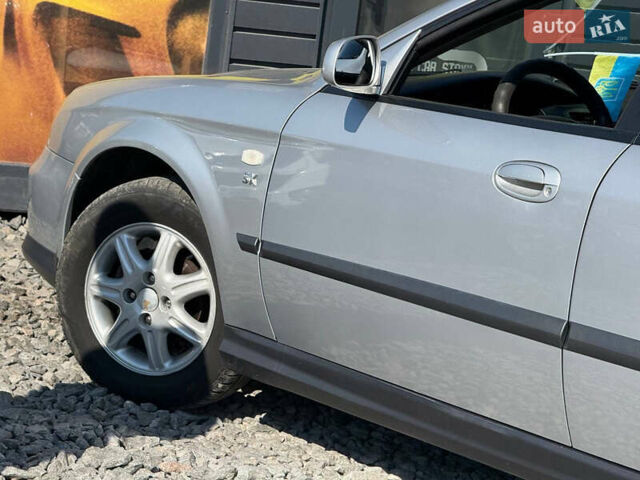 Серый Шевроле Эванда, объемом двигателя 2 л и пробегом 242 тыс. км за 3300 $, фото 11 на Automoto.ua