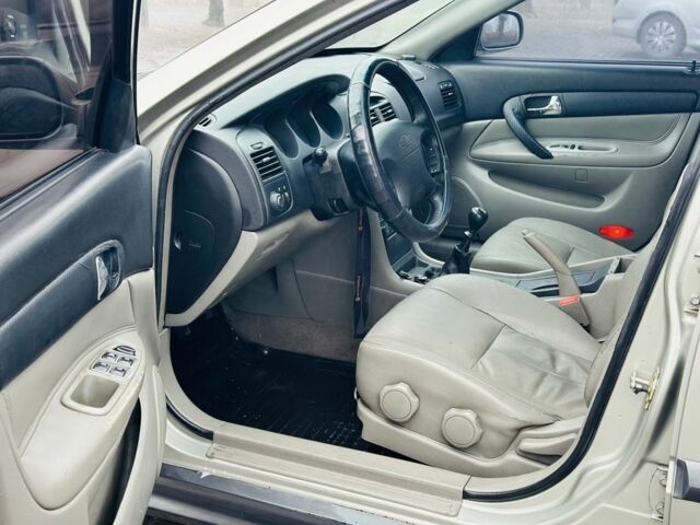 Серый Шевроле Эванда, объемом двигателя 2 л и пробегом 300 тыс. км за 1999 $, фото 5 на Automoto.ua