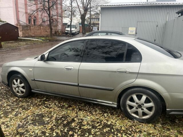 Сірий Шевроле Еванда, об'ємом двигуна 2 л та пробігом 300 тис. км за 3200 $, фото 6 на Automoto.ua