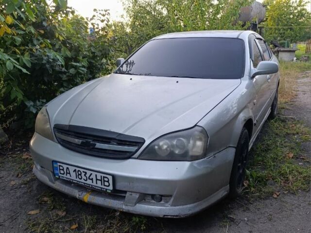 Серый Шевроле Эванда, объемом двигателя 2 л и пробегом 180 тыс. км за 1800 $, фото 1 на Automoto.ua