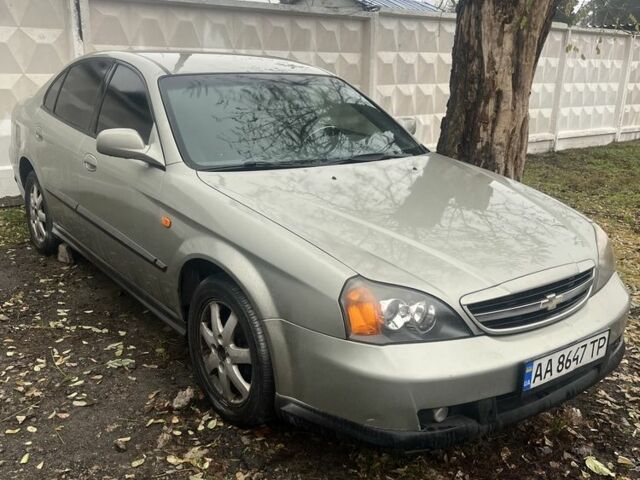 Сірий Шевроле Еванда, об'ємом двигуна 2 л та пробігом 300 тис. км за 3200 $, фото 1 на Automoto.ua
