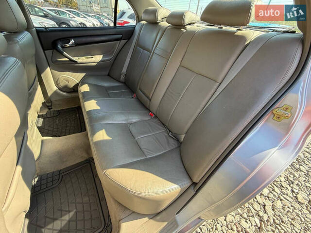 Серый Шевроле Эванда, объемом двигателя 2 л и пробегом 242 тыс. км за 3300 $, фото 30 на Automoto.ua