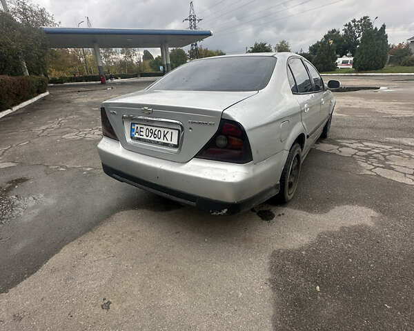 Шевроле Эванда 2005 в Каменское - Днепродзержинск на Automoto.ua Серый Шевроле Эванда, объемом двигателя 2 л и пробегом 237 тыс. км за 2300 $, фото 1 на Automoto.ua