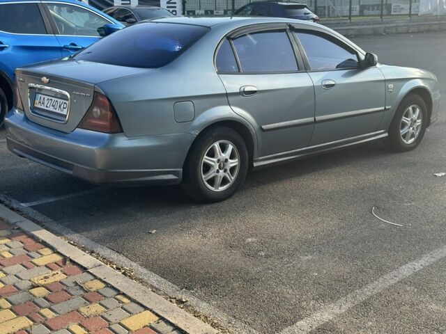 Серый Шевроле Эванда, объемом двигателя 2 л и пробегом 255 тыс. км за 2770 $, фото 6 на Automoto.ua