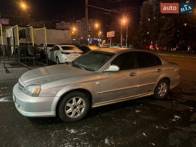 Серый Шевроле Эванда, объемом двигателя 2.5 л и пробегом 200 тыс. км за 2600 $, фото 1 на Automoto.ua