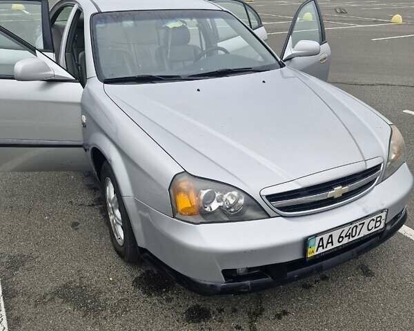 Сірий Шевроле Еванда, об'ємом двигуна 2.5 л та пробігом 103 тис. км за 5000 $, фото 3 на Automoto.ua