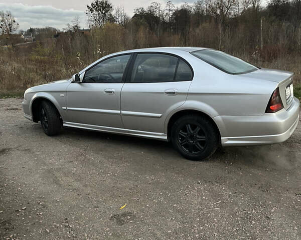 Серый Шевроле Эванда, объемом двигателя 2 л и пробегом 260 тыс. км за 3799 $, фото 3 на Automoto.ua