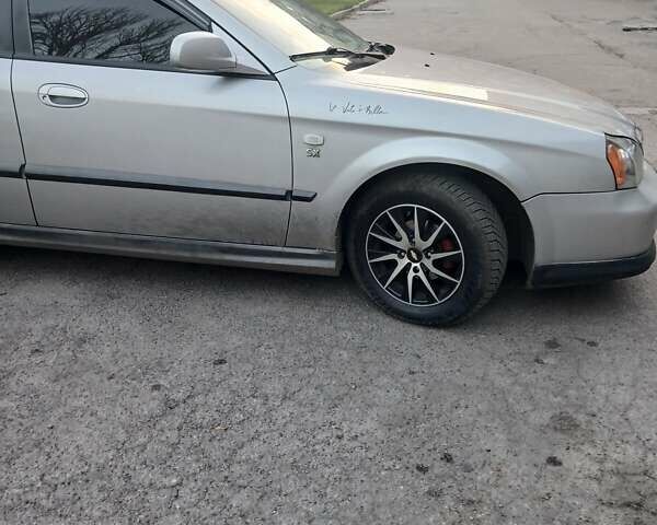 Сірий Шевроле Еванда, об'ємом двигуна 2 л та пробігом 198 тис. км за 3900 $, фото 4 на Automoto.ua