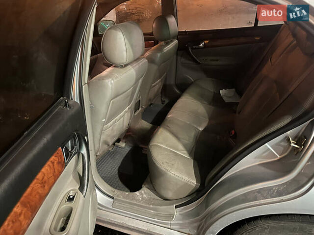 Серый Шевроле Эванда, объемом двигателя 2.5 л и пробегом 200 тыс. км за 2600 $, фото 14 на Automoto.ua