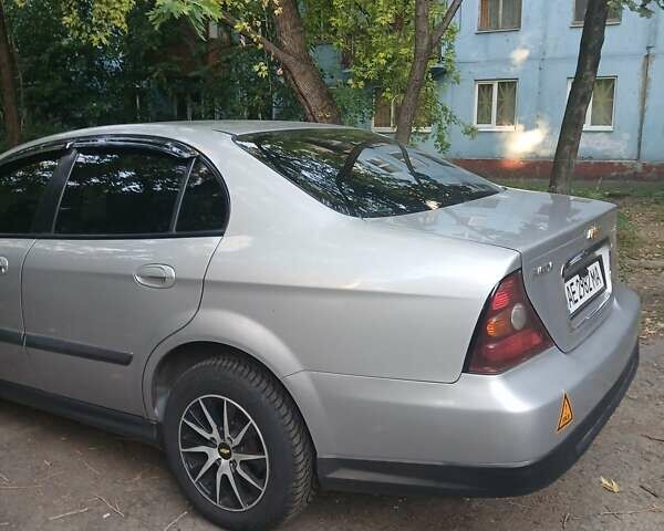 Сірий Шевроле Еванда, об'ємом двигуна 2 л та пробігом 198 тис. км за 3900 $, фото 15 на Automoto.ua