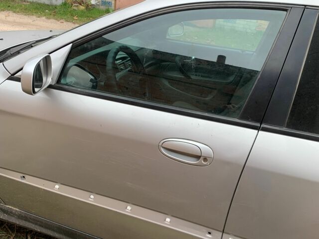 Серый Шевроле Эванда, объемом двигателя 2.5 л и пробегом 310 тыс. км за 2100 $, фото 4 на Automoto.ua