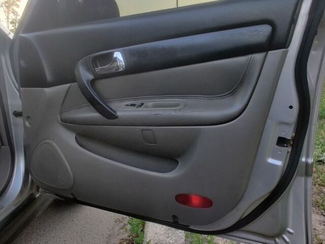 Сірий Шевроле Еванда, об'ємом двигуна 2 л та пробігом 219 тис. км за 3999 $, фото 11 на Automoto.ua