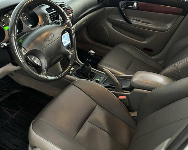 Серый Шевроле Эванда, объемом двигателя 2 л и пробегом 260 тыс. км за 3799 $, фото 10 на Automoto.ua