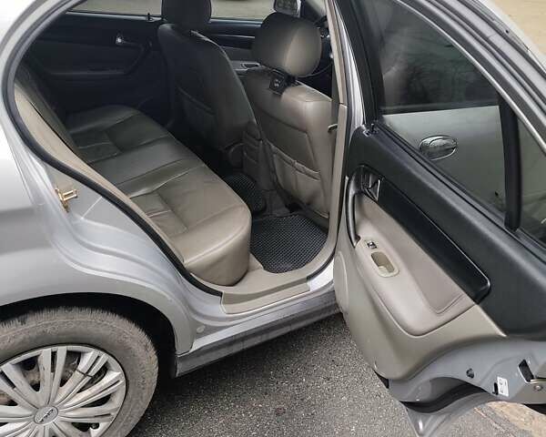 Серый Шевроле Эванда, объемом двигателя 2 л и пробегом 256 тыс. км за 4500 $, фото 21 на Automoto.ua