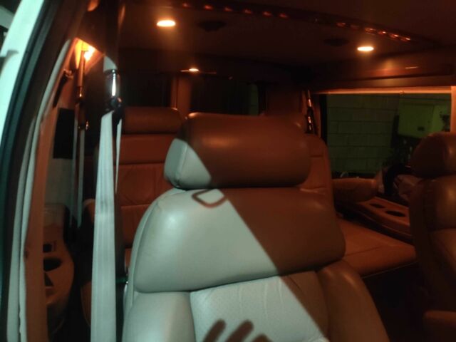 Белый Шевроле Експресс, объемом двигателя 5.7 л и пробегом 253 тыс. км за 20500 $, фото 9 на Automoto.ua