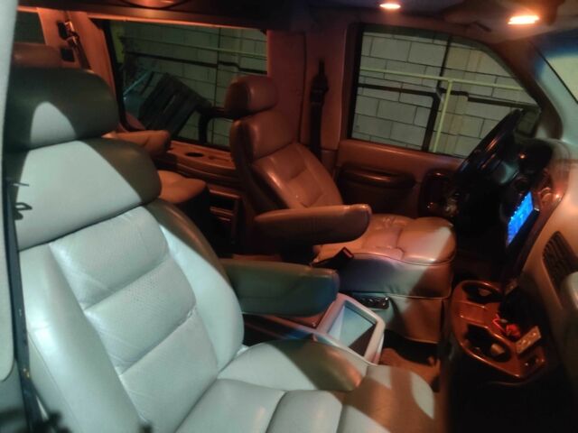 Белый Шевроле Експресс, объемом двигателя 5.7 л и пробегом 253 тыс. км за 20500 $, фото 6 на Automoto.ua