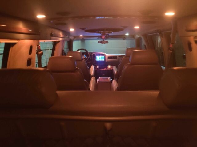 Белый Шевроле Експресс, объемом двигателя 5.7 л и пробегом 253 тыс. км за 20500 $, фото 10 на Automoto.ua