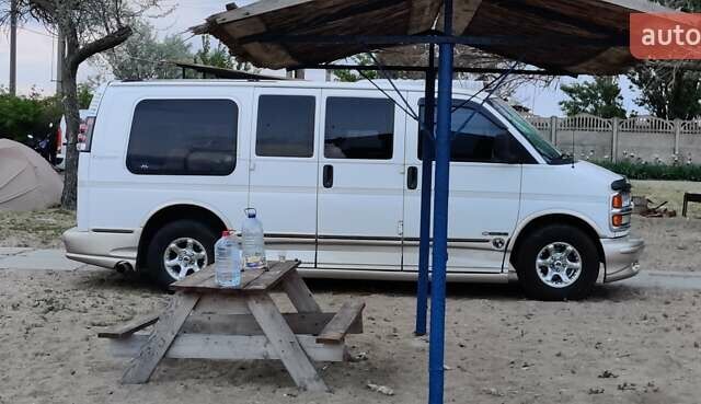Белый Шевроле Експресс, объемом двигателя 5.7 л и пробегом 253 тыс. км за 20500 $, фото 3 на Automoto.ua