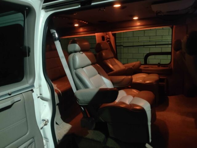 Белый Шевроле Експресс, объемом двигателя 5.7 л и пробегом 253 тыс. км за 20500 $, фото 8 на Automoto.ua