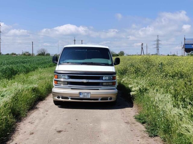 Белый Шевроле Експресс, объемом двигателя 5.7 л и пробегом 253 тыс. км за 20500 $, фото 3 на Automoto.ua