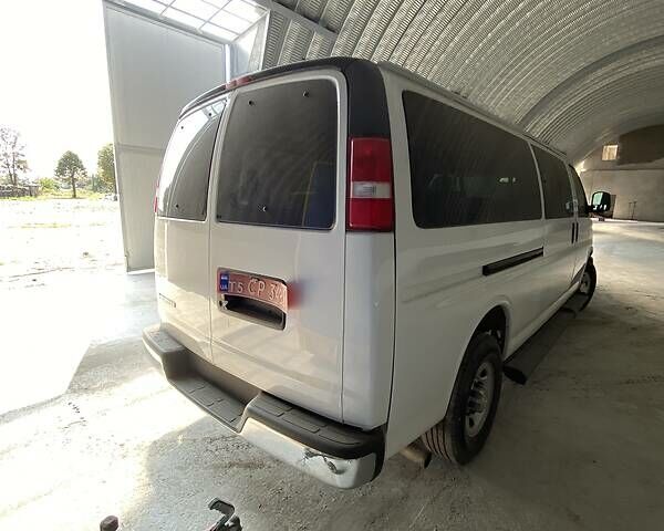 Белый Шевроле Експресс, объемом двигателя 6 л и пробегом 29 тыс. км за 24000 $, фото 7 на Automoto.ua