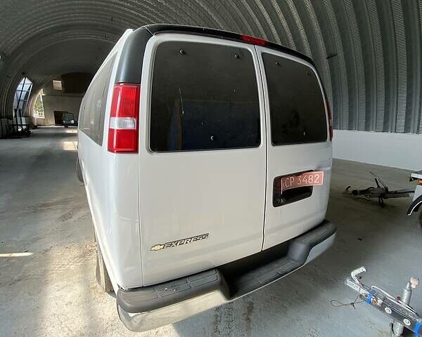 Белый Шевроле Експресс, объемом двигателя 6 л и пробегом 29 тыс. км за 24000 $, фото 5 на Automoto.ua