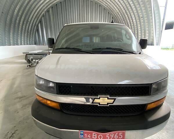 Белый Шевроле Експресс, объемом двигателя 6 л и пробегом 29 тыс. км за 24000 $, фото 1 на Automoto.ua