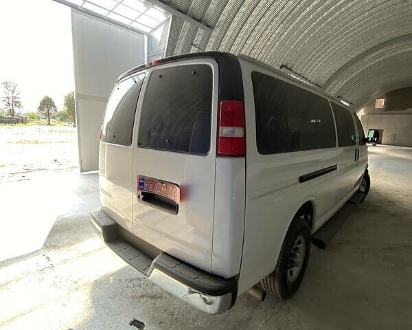 Белый Шевроле Експресс, объемом двигателя 6 л и пробегом 29 тыс. км за 24000 $, фото 6 на Automoto.ua