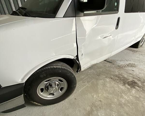 Белый Шевроле Експресс, объемом двигателя 6 л и пробегом 29 тыс. км за 24000 $, фото 26 на Automoto.ua