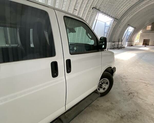 Белый Шевроле Експресс, объемом двигателя 6 л и пробегом 29 тыс. км за 24000 $, фото 10 на Automoto.ua