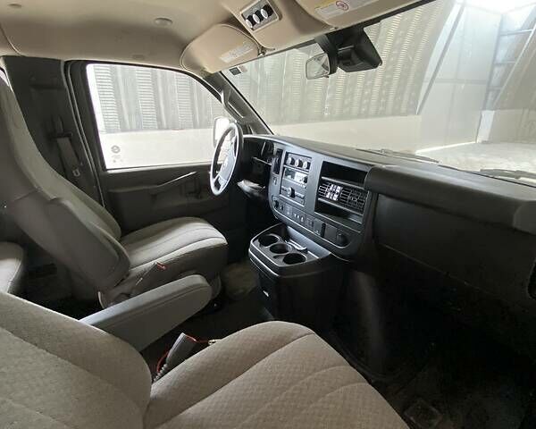 Белый Шевроле Експресс, объемом двигателя 6 л и пробегом 29 тыс. км за 24000 $, фото 16 на Automoto.ua