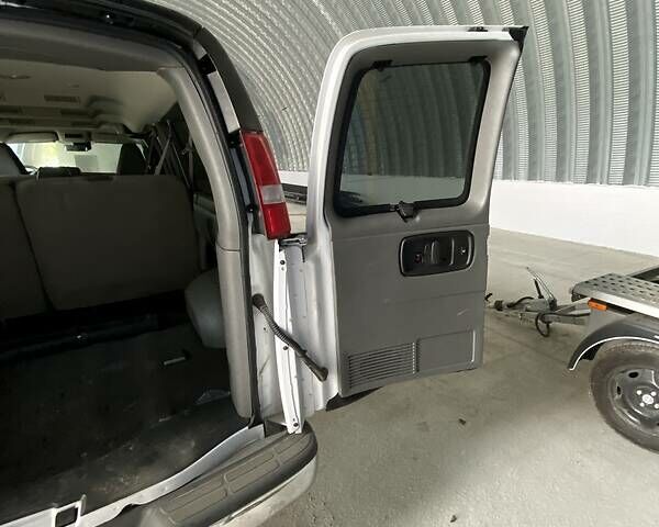 Белый Шевроле Експресс, объемом двигателя 6 л и пробегом 29 тыс. км за 24000 $, фото 13 на Automoto.ua