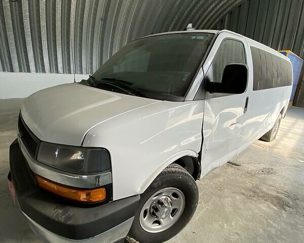 Белый Шевроле Експресс, объемом двигателя 6 л и пробегом 29 тыс. км за 24000 $, фото 2 на Automoto.ua