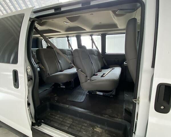 Белый Шевроле Експресс, объемом двигателя 6 л и пробегом 29 тыс. км за 24000 $, фото 23 на Automoto.ua